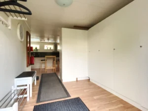 https___gotlandsstudentbostad.se_content_uploads_2024_08_Hallway-1024×768-1