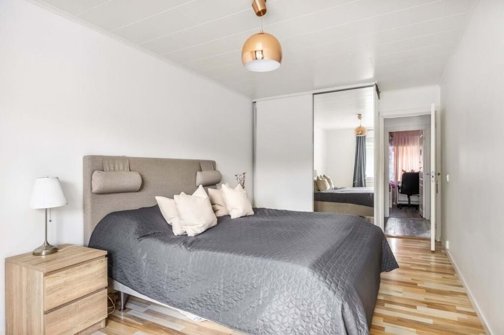 kopparslagarevagen-staffanstorp-sovrum-1-vinkel